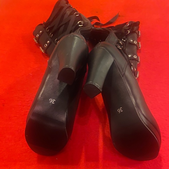 Fairsoma Womens Black Lace-Up 4” Heeled Boots w/ non slip sole & buckle accents - Picture 7 of 8